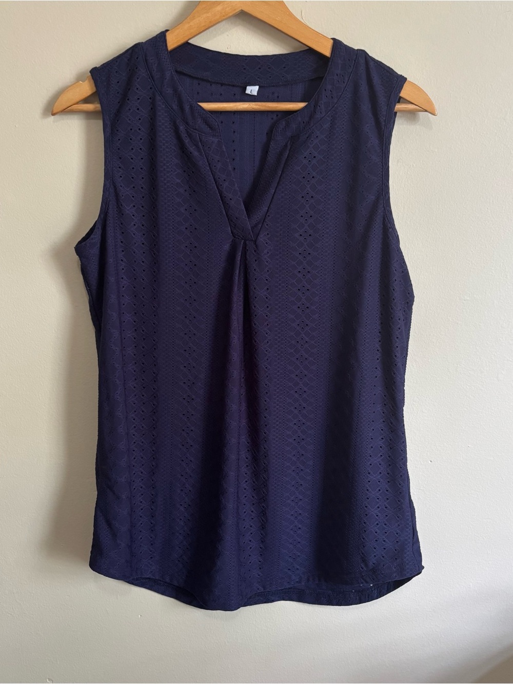 Navy Blue Textured Eyelet V-Neck Sleeveless Tank Top Size L